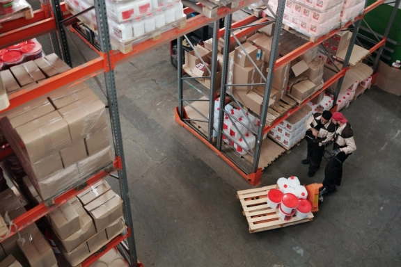 Boxex arrange in warehouse, example of Effective Warehousing Solutions